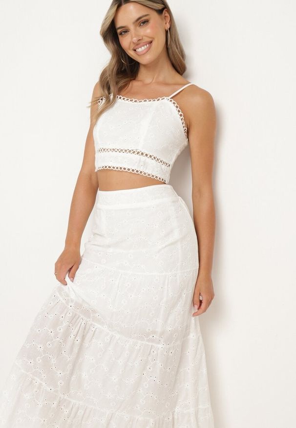 Born2be - Biały Komplet Boho z Koronkowym Topem i Długą Spódnicą z Gumką w Pasie Isemia. Kolor: biały. Materiał: koronka