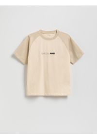 Reserved - T-shirt z nadrukiem - kremowy. Kolor: kremowy. Materiał: bawełna, dzianina. Wzór: nadruk