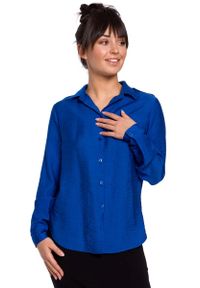 MOE - chabrowa Klasyczna Koszula z Pagonami. Kolor: niebieski. Materiał: wiskoza, poliamid. Styl: klasyczny #1