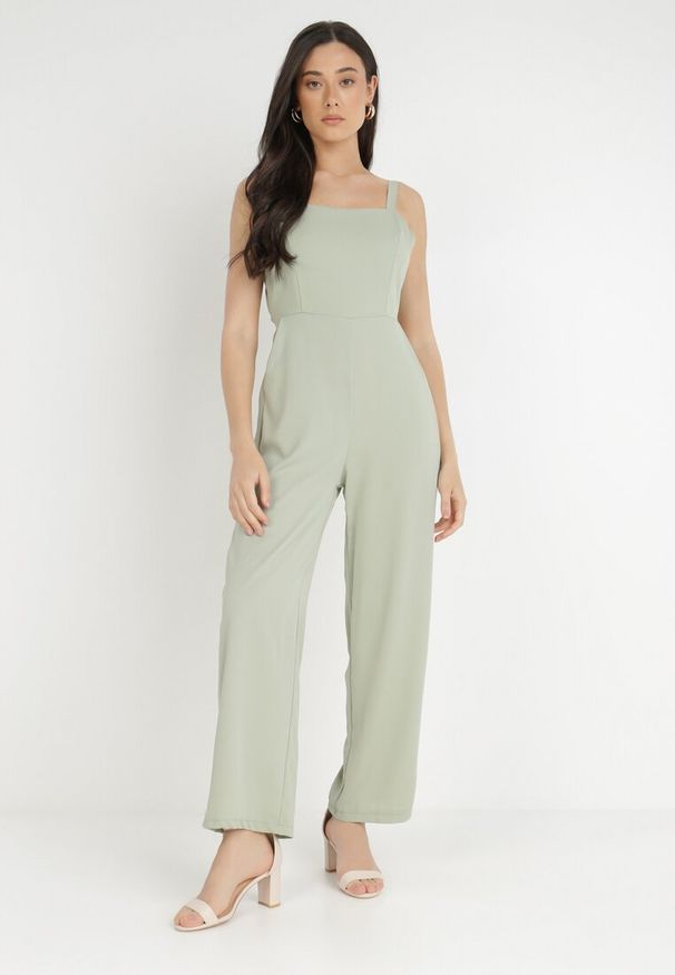 Born2be - Jasnozielony Kombinezon Damyle. Kolor: zielony. Materiał: tkanina. Długość rękawa: na ramiączkach. Długość: długie. Wzór: jednolity, gładki