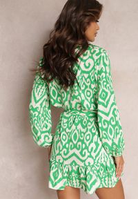 Renee - Zielona Koszulowa Sukienka z Falbanką na Dole i Wiązanym Paskiem Ametisa. Kolor: zielony. Wzór: aplikacja. Typ sukienki: koszulowe. Długość: mini #4