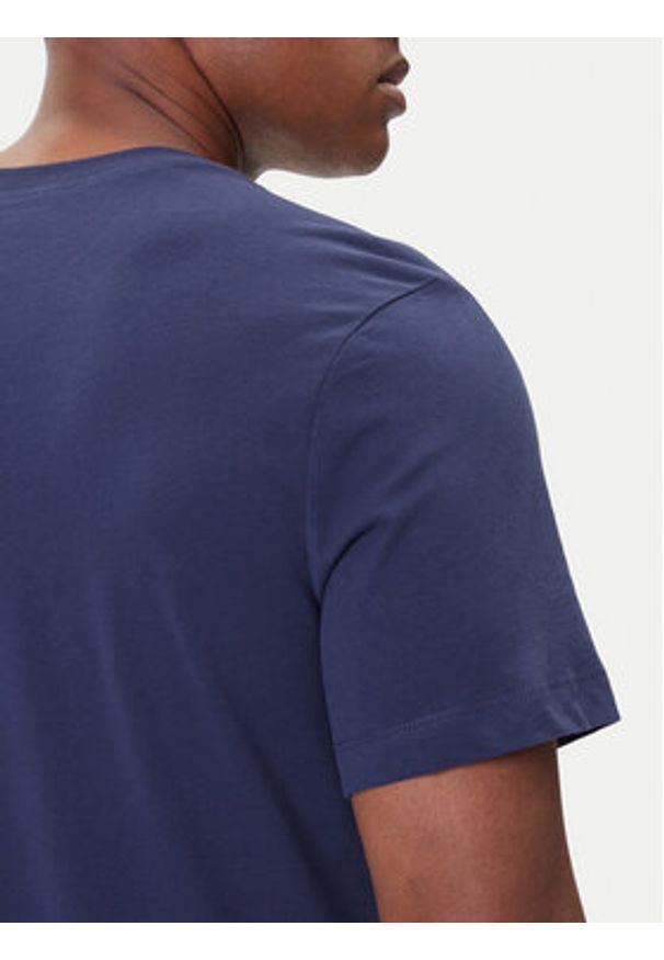Nike T-Shirt CW5190 410 Granatowy Regular Fit. Kolor: niebieski. Materiał: syntetyk