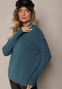 Renee - Granatowy Golf z Eleganckim Zapięciem na Ramieniu Ozdobiony Cyrkoniami przy Guzikach Maririna. Okazja: na co dzień, na spotkanie biznesowe, do pracy. Typ kołnierza: golf. Kolor: niebieski. Materiał: jeans. Długość rękawa: długi rękaw. Długość: długie. Wzór: aplikacja. Styl: elegancki #5