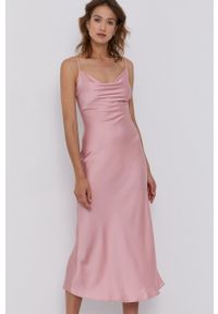 Guess Sukienka kolor różowy maxi dopasowana. Kolor: różowy. Materiał: tkanina, poliester. Długość rękawa: na ramiączkach. Wzór: gładki. Typ sukienki: dopasowane. Długość: maxi #3