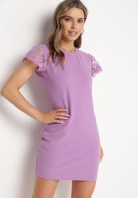 Born2be - Fioletowa Dopasowana Sukienka z Koronkowym Rękawkiem Cidariana. Okazja: na imprezę. Kolor: fioletowy. Materiał: koronka. Długość rękawa: krótki rękaw. Styl: klasyczny, elegancki #7