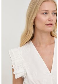 Bruuns Bazaar bluzka bawełniana damska kolor biały gładka. Okazja: na co dzień. Kolor: biały. Materiał: bawełna. Długość rękawa: na ramiączkach. Długość: krótkie. Wzór: gładki. Styl: casual #2