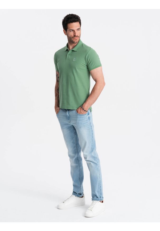Ombre Clothing - Męska jednokolorowa koszulka polo BASIC z dzianiny pique - zielona V11 OM-POBS-0100 - XXL. Okazja: na co dzień. Typ kołnierza: polo. Kolor: zielony. Materiał: dzianina. Wzór: aplikacja, haft, jednolity. Styl: sportowy, wizytowy, casual