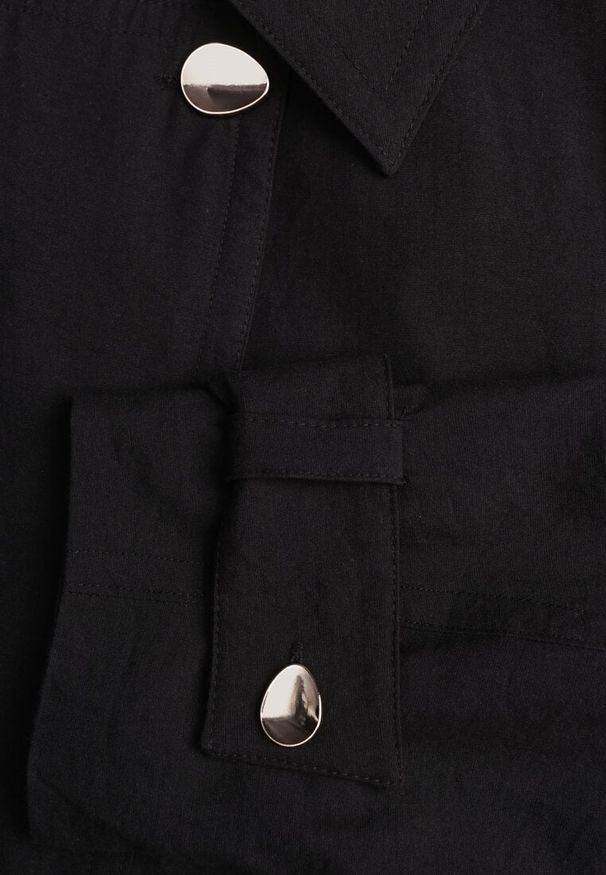 Renee - Czarna Kurtka z Bawełny i Wiskozy o Fasonie Krótkiego Trencza Abicara. Okazja: na co dzień. Typ kołnierza: kaptur. Kolor: czarny. Materiał: wiskoza, bawełna. Długość: krótkie. Styl: casual