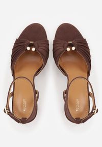 Born2be - Brązowe Sandały na Szpilce VICES z Marszczeniem i Metaliczną Aplikacją Nemenoe. Okazja: na wesele, na co dzień, na ślub cywilny. Zapięcie: pasek. Kolor: brązowy. Wzór: aplikacja. Obcas: na szpilce. Styl: casual, klasyczny, elegancki #8