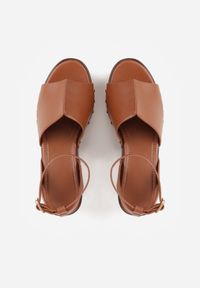 Born2be - Brązowe Sandały na Koturnie i Platformie Ozdobione Nitami Rhethe. Okazja: na co dzień. Zapięcie: sprzączka. Kolor: brązowy. Materiał: jeans. Wzór: aplikacja. Sezon: wiosna, lato. Obcas: na koturnie. Styl: casual, elegancki #2