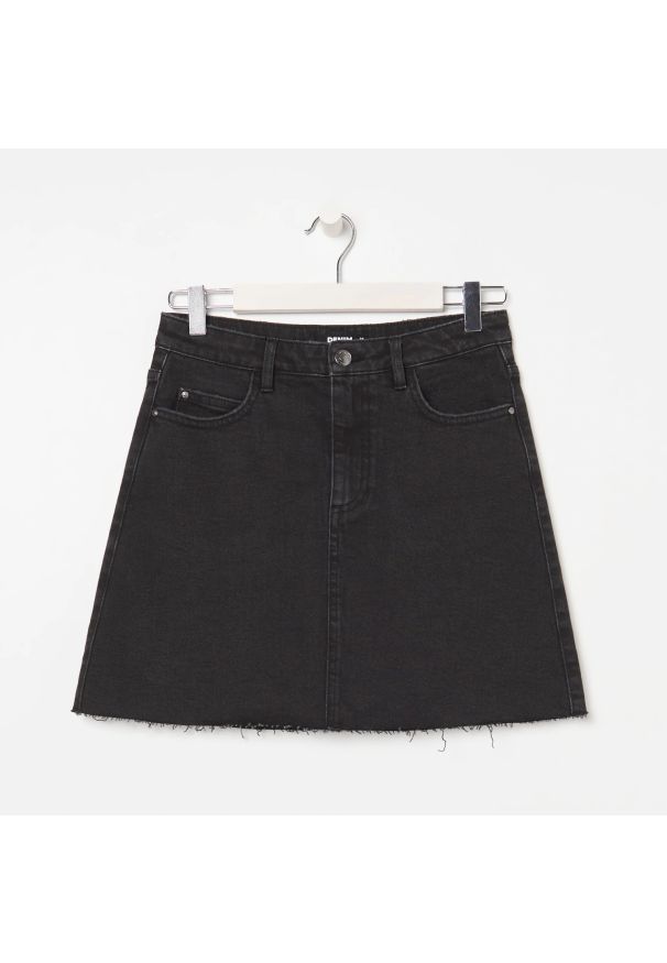Sinsay - Spódnica mini jeansowa - Czarny. Kolor: czarny. Materiał: jeans