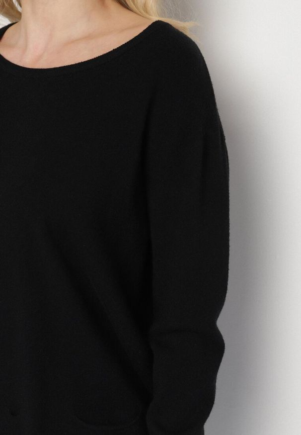 Born2be - Czarny Sweter z Kaszmirem i Ozdobnymi Kieszeniami Sanarea. Okazja: na spacer, na co dzień. Kolor: czarny. Materiał: kaszmir. Długość rękawa: długi rękaw. Długość: długie. Styl: casual, elegancki, klasyczny