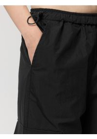outhorn - Spodnie tkaninowe parachute damskie - czarne. Kolor: czarny. Materiał: tkanina