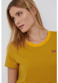 Levi's® - Levi's T-shirt bawełniany kolor żółty. Okazja: na spotkanie biznesowe, na co dzień. Kolor: żółty. Materiał: bawełna. Wzór: aplikacja. Styl: casual, biznesowy