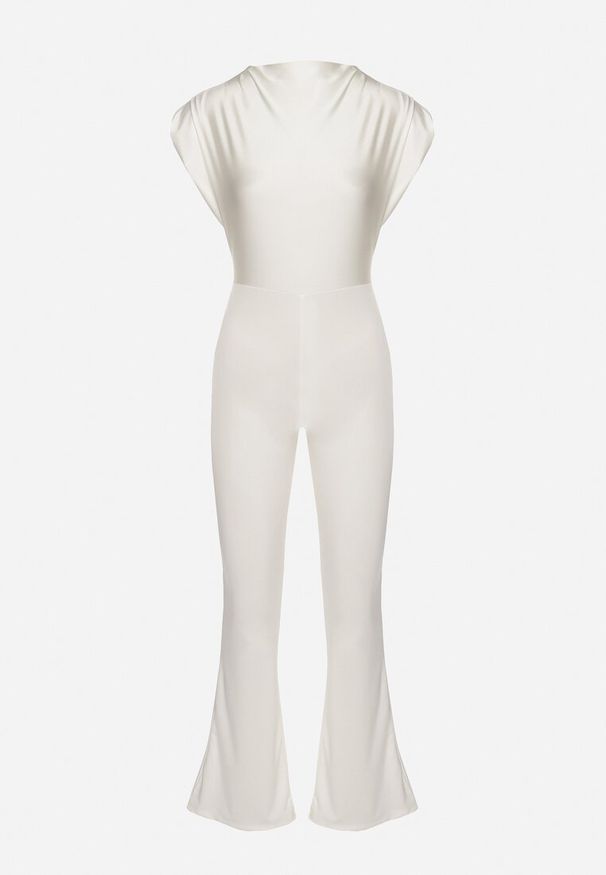 Born2be - Biały Kombinezon z Rozszerzanymi Nogawkami i Poduszkami w Ramionach Atearai. Okazja: na co dzień. Kolor: biały. Długość rękawa: krótki rękaw. Długość: krótkie. Styl: casual, elegancki