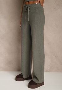 Renee - Ciemnozielony Komplet z Dzianiny z Wiskozą Spodnie Bluzka ze Stójką i Kardigan Vetisene. Kolor: zielony. Materiał: wiskoza, dzianina #3