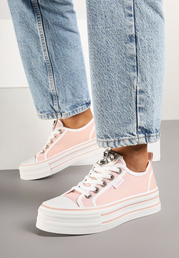 Born2be - Różowe Trampki na Grubej Podeszwie z Aplikacją z Cyrkoniami Galtewin. Okazja: na co dzień. Kolor: różowy. Materiał: jeans. Wzór: aplikacja. Sezon: lato, wiosna. Obcas: na obcasie. Styl: elegancki, casual. Wysokość obcasa: niski
