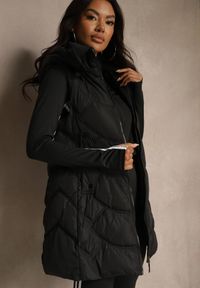 Renee - Czarna Pikowana Kamizelka z Odpinanym Kapturem Tulanea. Okazja: na co dzień. Kolor: czarny. Materiał: jeans. Styl: casual