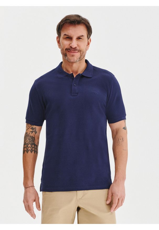 Pako Lorente - PAKO LORENTE - Granatowy gładki t-shirt polo. Okazja: na co dzień. Typ kołnierza: polo. Kolor: czarny, niebieski, biały. Materiał: bawełna. Wzór: gładki. Styl: casual