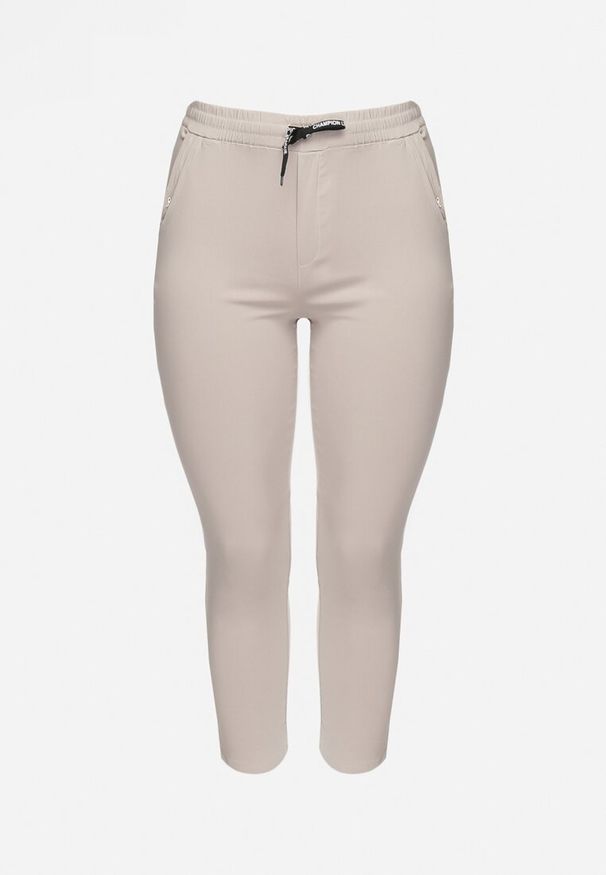Born2be - Jasnobeżowe Spodnie z Nogawkami 7/8 i Kieszeniami Gavotta. Okazja: na co dzień. Kolekcja: plus size. Kolor: beżowy. Materiał: satyna. Styl: casual, elegancki
