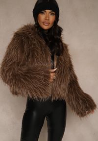 Renee - Brązowa Kurtka Futerko z Kapturem i Zapięciem na Suwak Zetora. Okazja: na co dzień. Typ kołnierza: kaptur. Kolor: brązowy. Materiał: futro. Wzór: gładki. Styl: casual, street #5