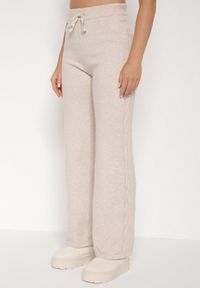 Born2be - Jasnobeżowy Komplet Dzianinowy z Bawełną i Wełną Spodnie i Warkoczowy Sweter Errela. Kolor: beżowy. Materiał: wełna, bawełna, dzianina #5