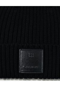 Givenchy - GIVENCHY - Czarna wełniana czapka beanie. Kolor: czarny. Materiał: wełna. Wzór: prążki, aplikacja