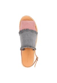 Wittchen - Damskie sandały z nubuku strzępione szaro-różowe. Okazja: na co dzień. Zapięcie: sprzączka. Kolor: różowy, wielokolorowy, szary. Materiał: nubuk, skóra. Obcas: na platformie. Styl: casual, wakacyjny #3