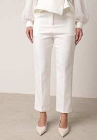 Born2be - Białe Eleganckie Spodnie Garniturowe VICES z Kieszeniami Zervia. Okazja: na co dzień. Kolor: biały. Styl: elegancki #2