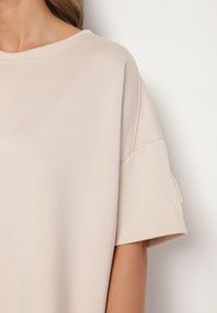 Born2be - Beżowy Komplet Dresowy z Wiskozą Zdobiony Naszywkami T-shirt i Spodnie Jogger Idallea. Kolor: beżowy. Materiał: dresówka, wiskoza. Wzór: aplikacja