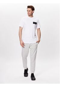 Plein Sport T-Shirt SACC MTK6027 SJY001N Biały Regular Fit. Kolor: biały. Materiał: bawełna. Styl: sportowy