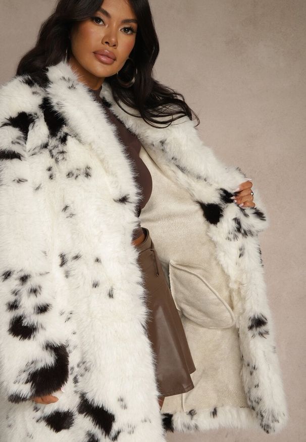 Renee - Biało-Brązowy Długi Futrzany Płaszcz w Krowie Łaty Otirona. Okazja: na imprezę, na co dzień. Kolor: biały. Materiał: futro. Długość: długie. Sezon: jesień, zima. Styl: casual, elegancki