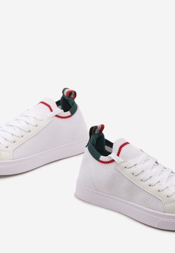 Renee - Biało-Zielone Płaskie Sneakersy Wsuwane z Imitacji Skóry ze Sznurowaniami Gaxia. Nosek buta: okrągły. Zapięcie: bez zapięcia. Kolor: biały. Materiał: skóra. Sezon: lato. Obcas: na obcasie. Wysokość obcasa: niski