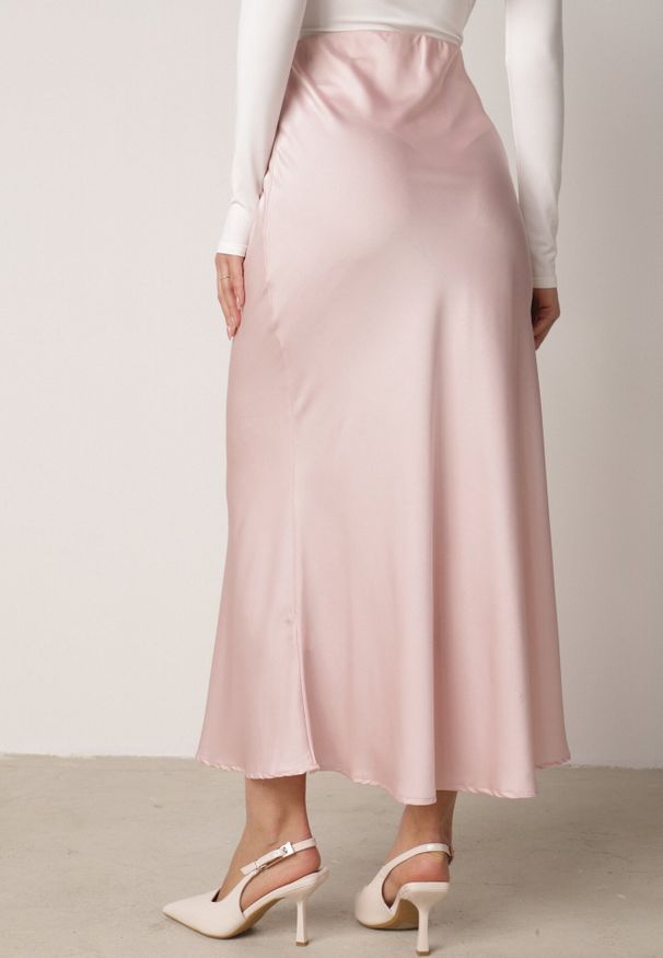 Born2be - Różowa Satynowa Spódnica z Lekko Rozkloszowanym Dołem Zinnemira. Kolor: różowy. Materiał: satyna. Styl: elegancki, klasyczny
