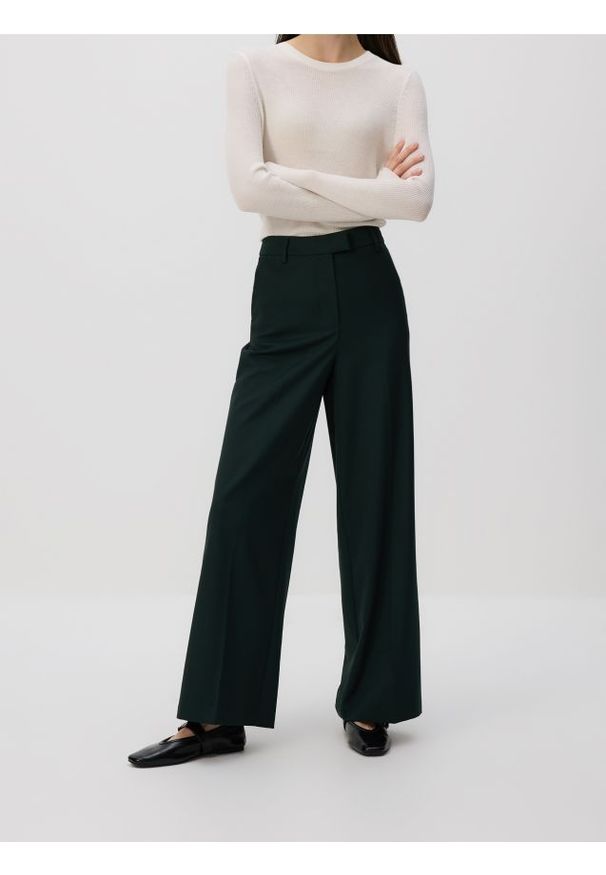 Reserved - Spodnie z kantem - morski. Kolor: morski. Materiał: tkanina, wiskoza