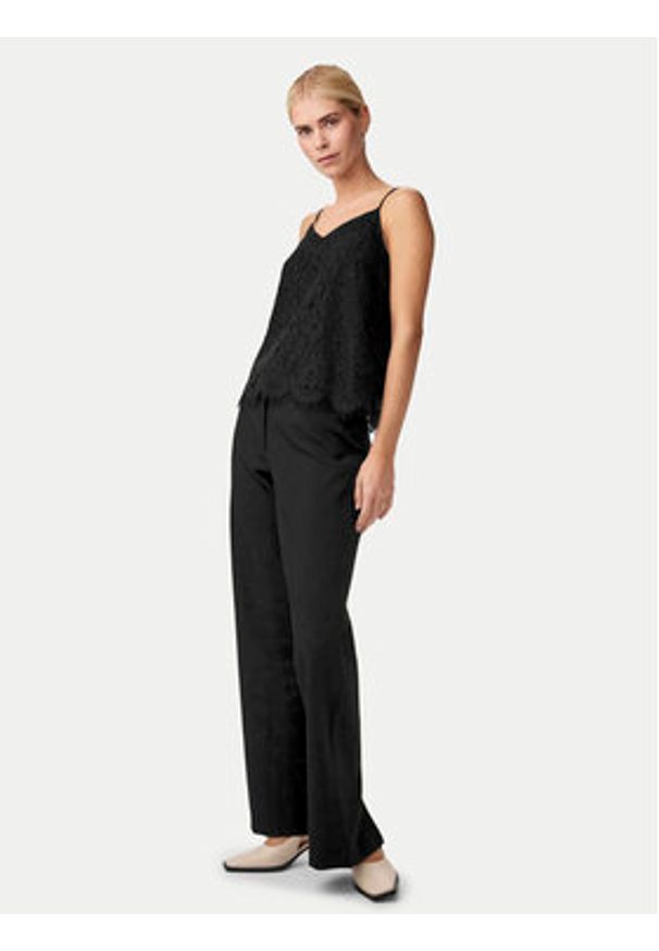 YAS Top Perla 26032812 Czarny Regular Fit. Kolor: czarny. Materiał: syntetyk