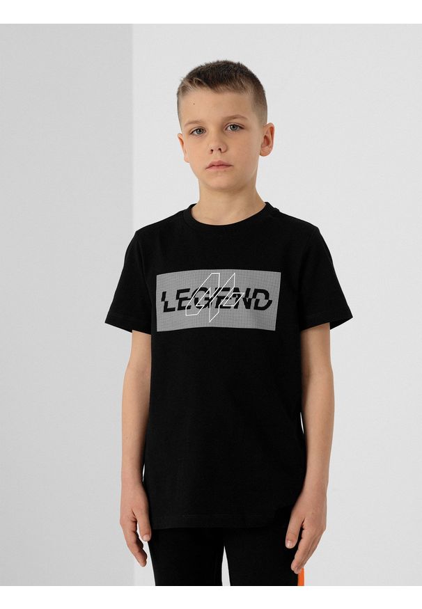 4f - T-shirt chłopięcy (122-164). Kolor: czarny. Materiał: dzianina, bawełna. Wzór: nadruk