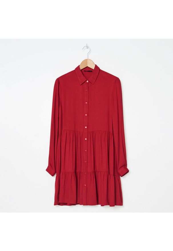 House - Wiskozowa sukienka z falbaną - Bordowy. Kolor: czerwony. Materiał: wiskoza