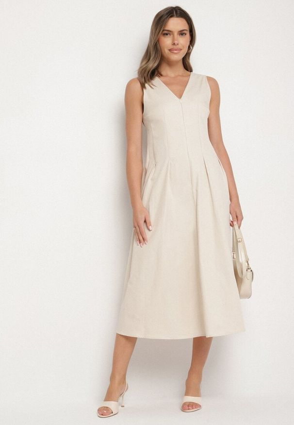 Born2be - Beżowa Sukienka o Rozkloszowanym Kroju z Dekoltem w Serek Alifia. Okazja: na spacer, na co dzień, na imprezę. Typ kołnierza: dekolt w serek. Kolor: beżowy. Długość rękawa: bez rękawów. Typ sukienki: rozkloszowane, proste. Styl: casual, klasyczny