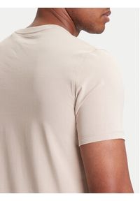 Guess T-Shirt M4GI70 KC9X0 Beżowy Slim Fit. Kolor: beżowy. Materiał: bawełna