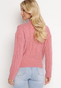 Born2be - Ciemnoróżowy Sweter w Warkoczykowy Splot Biggesa. Kolor: różowy. Długość rękawa: długi rękaw. Długość: długie. Wzór: ze splotem. Styl: klasyczny #5