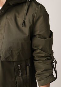 Born2be - Zielona Przejściowa Kurtka Parka z Kapturem i Podwijanymi Rękawami Tinarose. Okazja: na spacer, na co dzień. Typ kołnierza: kaptur. Kolor: zielony. Materiał: jeans, dresówka. Styl: casual #5