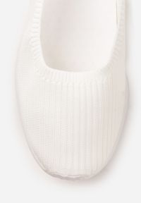 Renee - Białe Tenisówki Wsuwane z Elastyczną Cholewką Calvinus. Okazja: na co dzień, do pracy, na spacer. Zapięcie: bez zapięcia. Kolor: biały. Materiał: jeans. Szerokość cholewki: normalna. Styl: sportowy, casual, elegancki #3