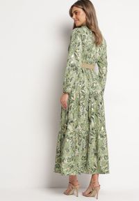 Born2be - Jasnozielona Sukienka z Roślinnym Wzorem i Plecionym Paskiem Nouylas. Kolor: zielony. Wzór: aplikacja. Typ sukienki: kopertowe, rozkloszowane. Długość: maxi #2