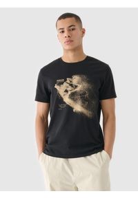 4f - 4F T-shirt regular z nadrukiem męski - czarny XXL. Okazja: na co dzień. Kolor: czarny. Materiał: bawełna, jersey, dzianina. Długość rękawa: krótki rękaw. Długość: krótkie. Wzór: nadruk. Styl: sportowy, klasyczny, casual