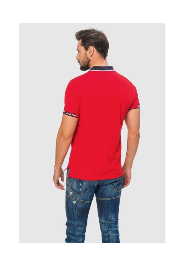Tommy Jeans - TOMMY JEANS Czerwona koszulka polo. Typ kołnierza: polo. Kolor: czerwony. Materiał: bawełna, prążkowany. Długość rękawa: krótki rękaw