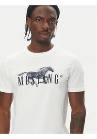 Mustang T-Shirt Austin 1016492 Biały Regular Fit. Kolor: biały. Materiał: bawełna #3