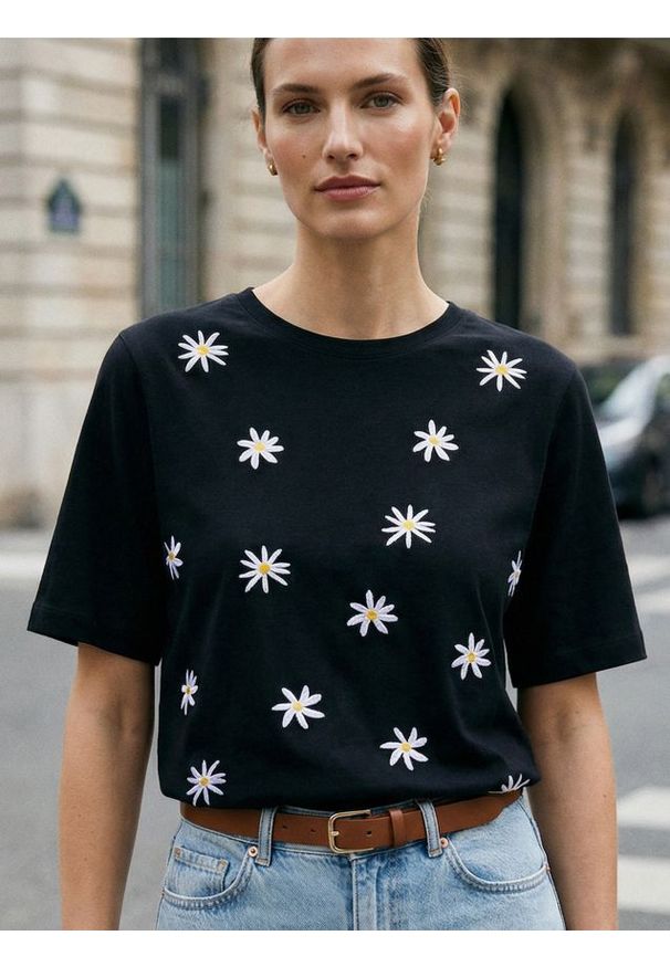 Sinsay - Bawełniana koszulka z haftowanym wzorem - czarny. Kolor: czarny. Materiał: bawełna. Wzór: haft