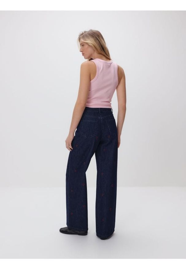 Reserved - Jeansy wide leg z haftem - granatowy. Kolor: niebieski. Wzór: haft
