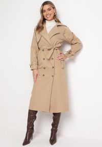 Born2be - Beżowy Długi Płaszcz Trencz Dwurzędowy z Paskiem w Talii Cadenite. Typ kołnierza: kolnierz wykładany. Kolor: beżowy. Długość: długie #1